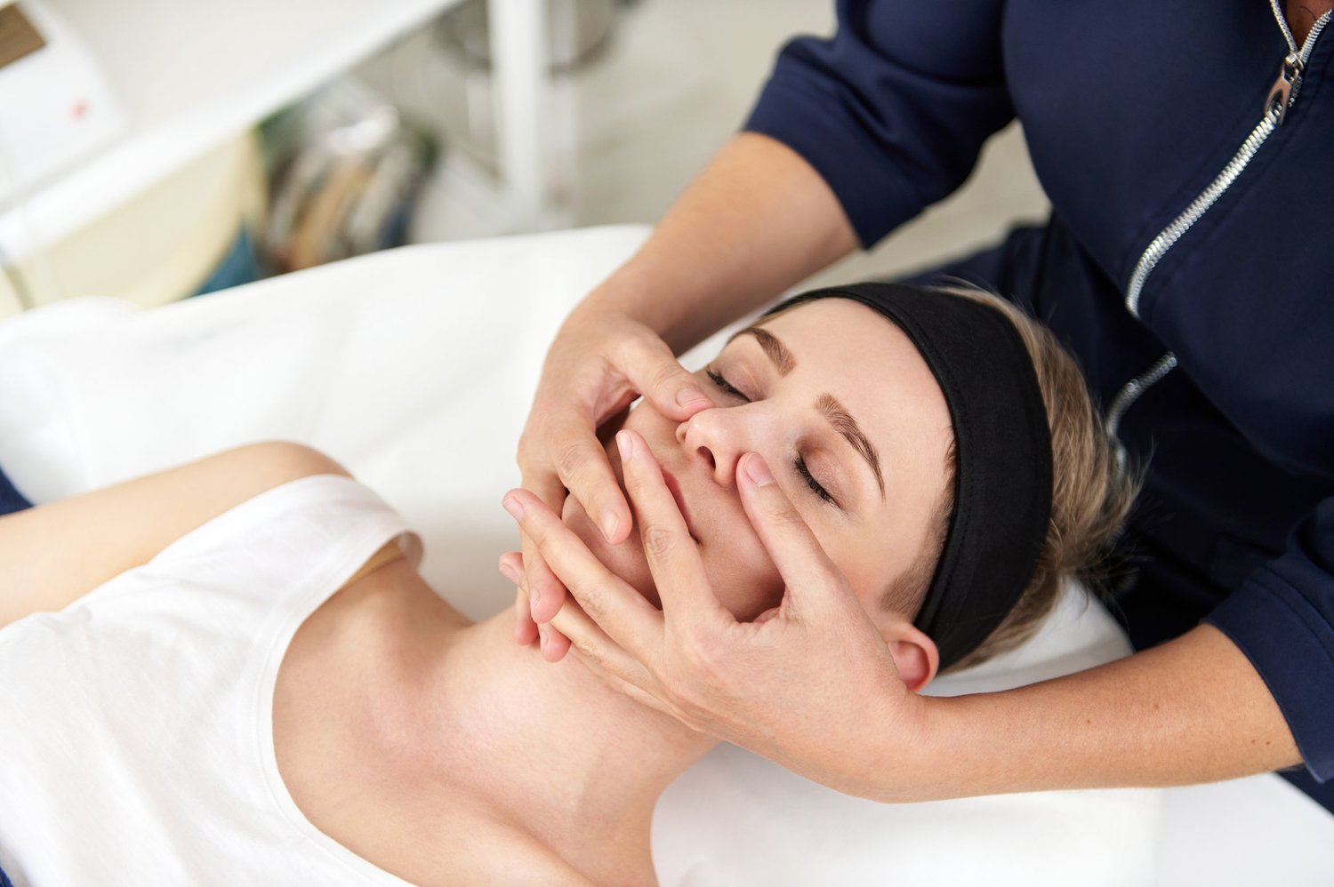Gentle lymphatic drainage massage treatment in Sedona